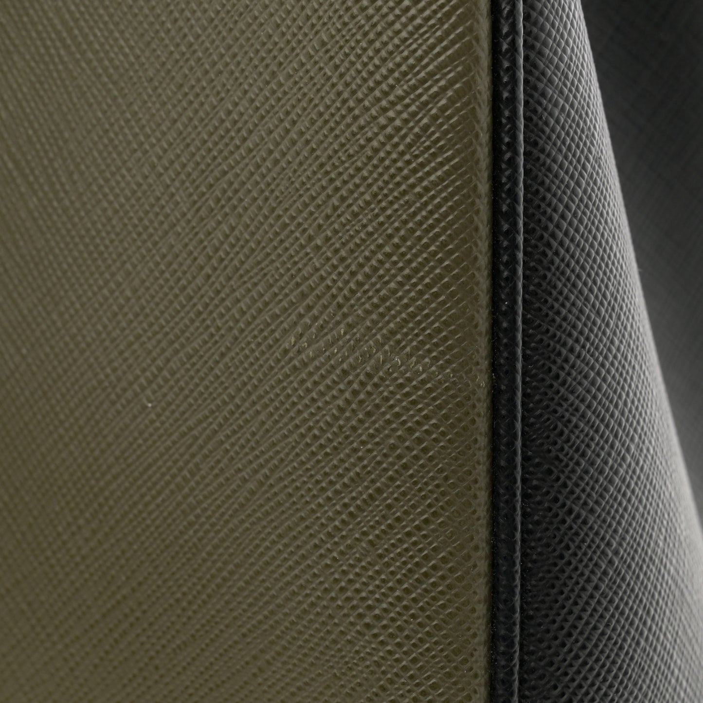 Saffiano Lux Medium Tote Militaire