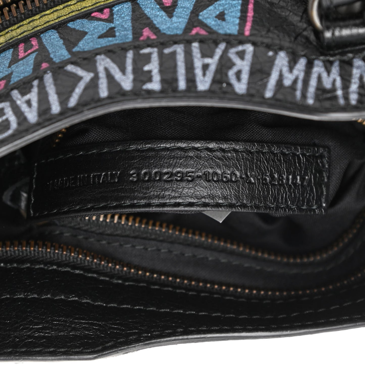 Agneau Arena Graffiti All Over Classic Hardware Mini City Black Multicolor