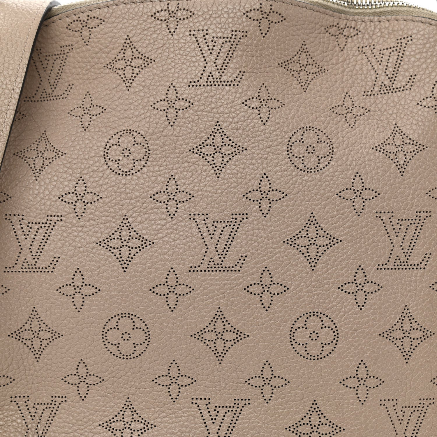 Louis Vuitton Mahina Babylone Chain BB Galet 8 of 16