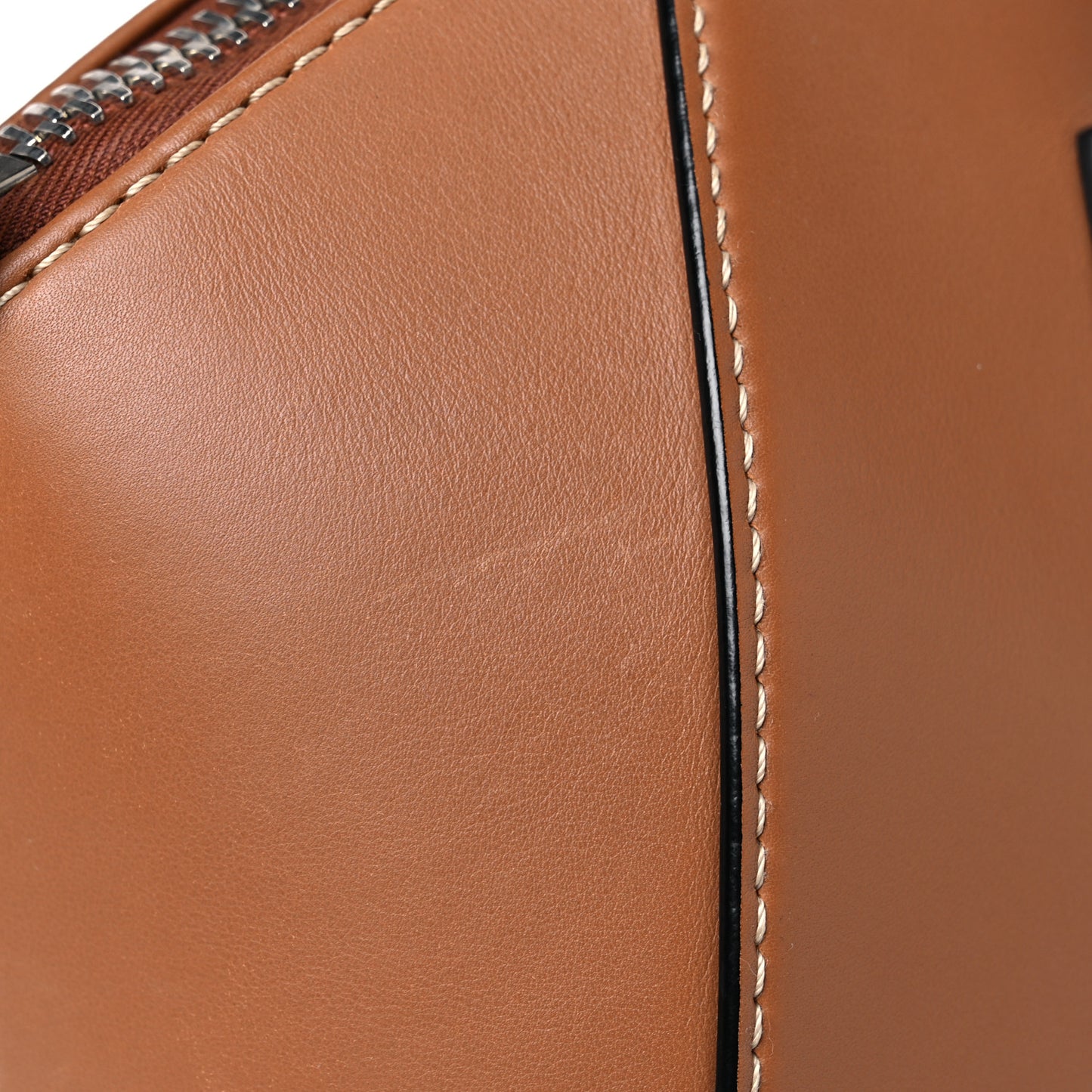 Calfskin Contrast Topstitch Medium Antigona Cognac