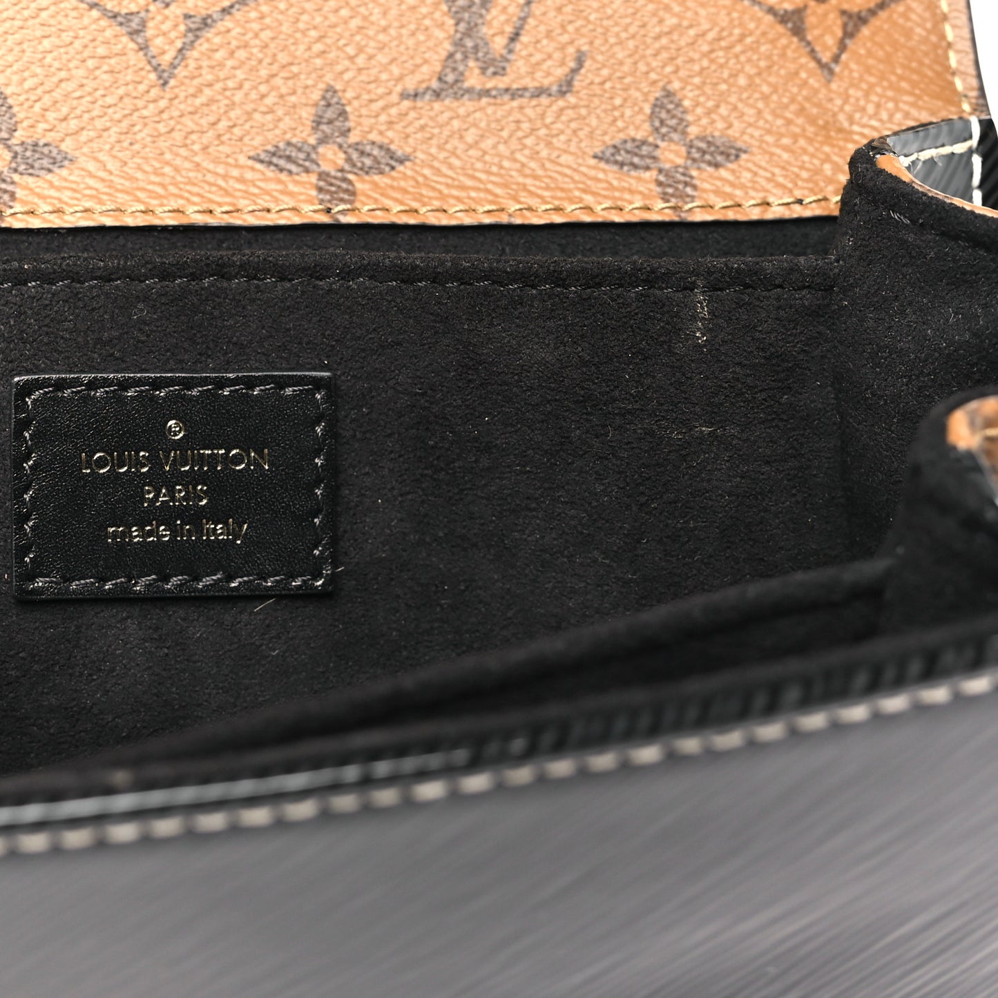Shiny Epi Reverse Monogram Pochette Metis Mini Marine