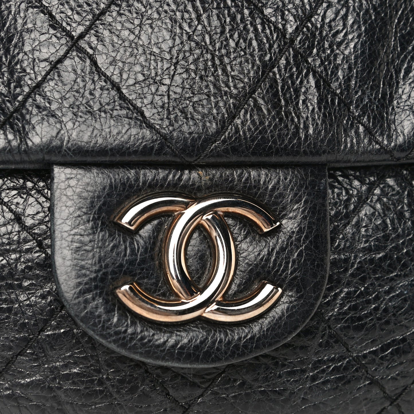 Glazed Calfskin Stitched On The Road Flap Black