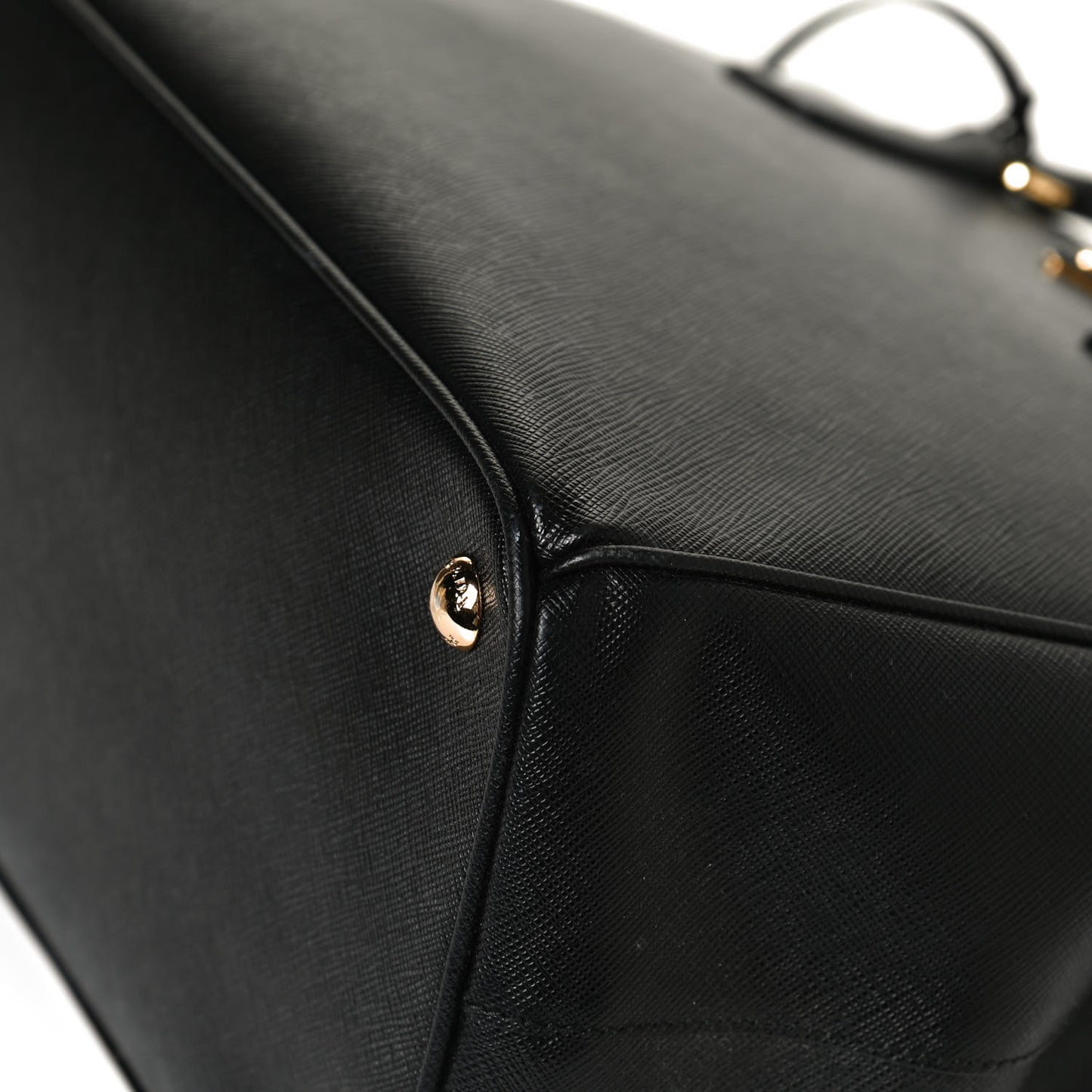 Saffiano Medium Galleria Double Zip Tote Black
