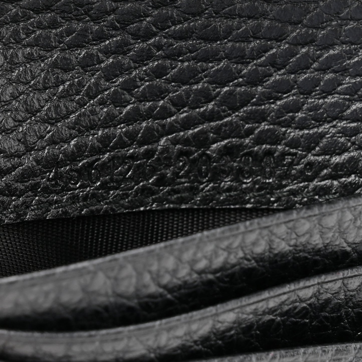 Pebbled Calfskin GG Marmont Card Case Black
