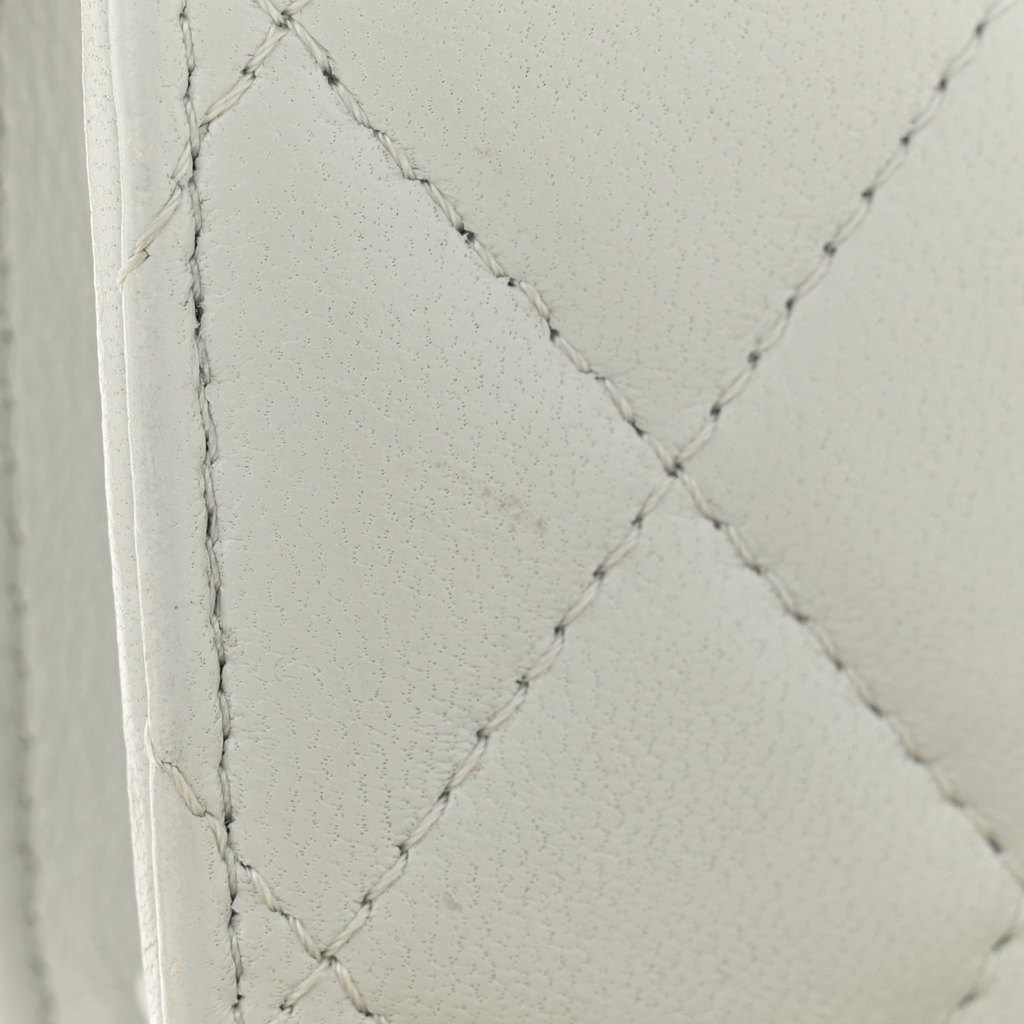 Lambskin Pearl Crush Quilted Flap Phone Holder With Chain Light Grey