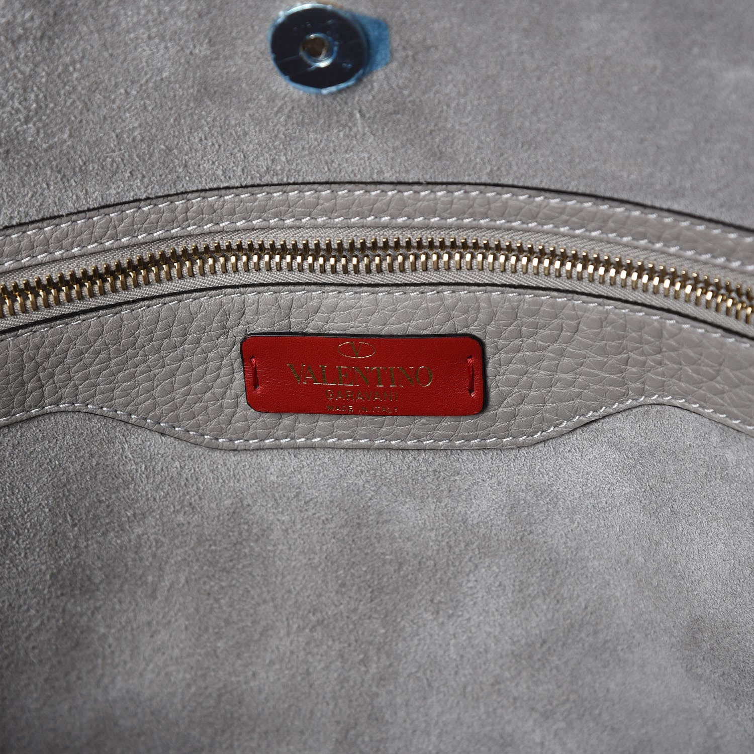 Valentino Garavani Grained Calfskin Rockstud Shoulder Tote Perla 8 of 9