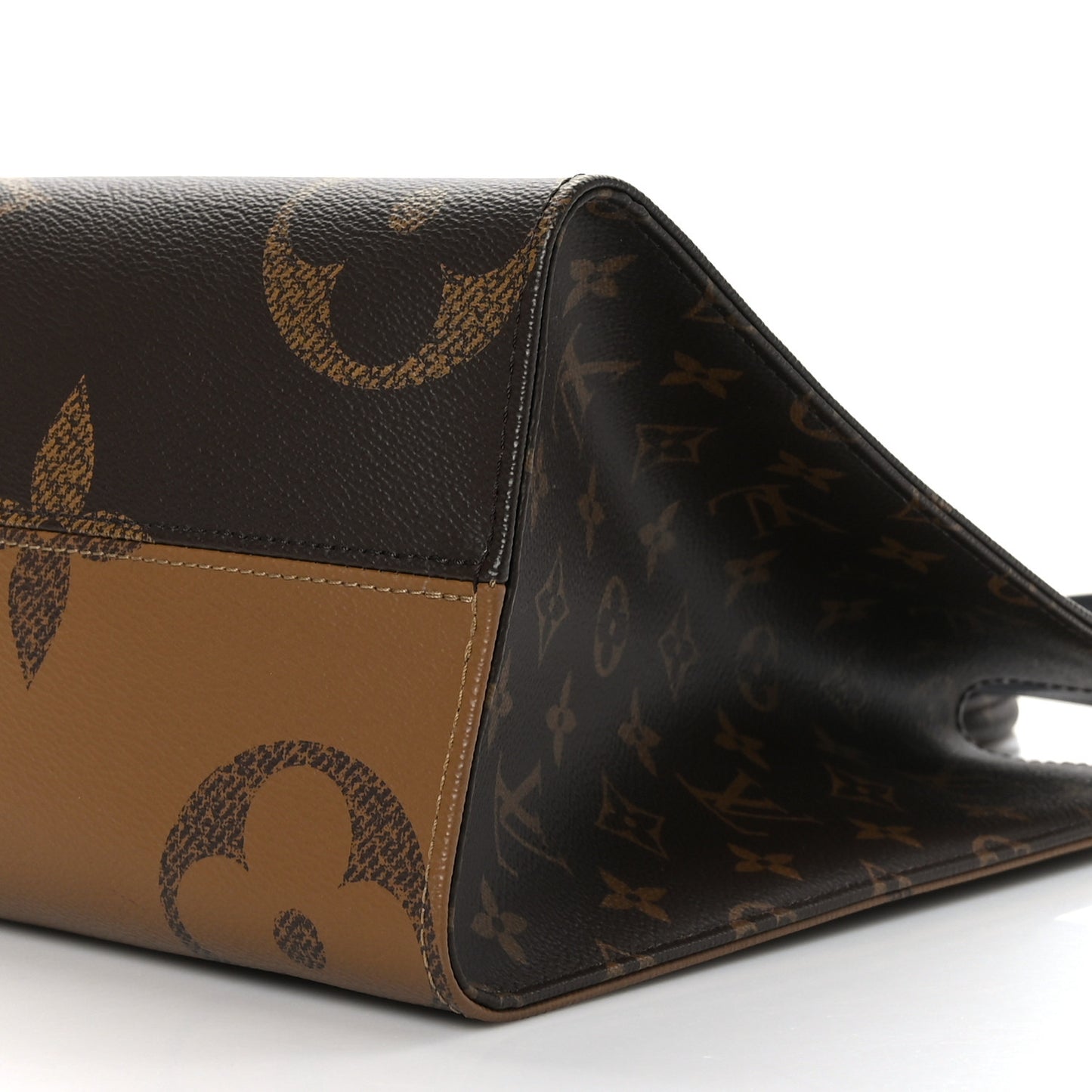 Reverse Monogram Giant Onthego MM