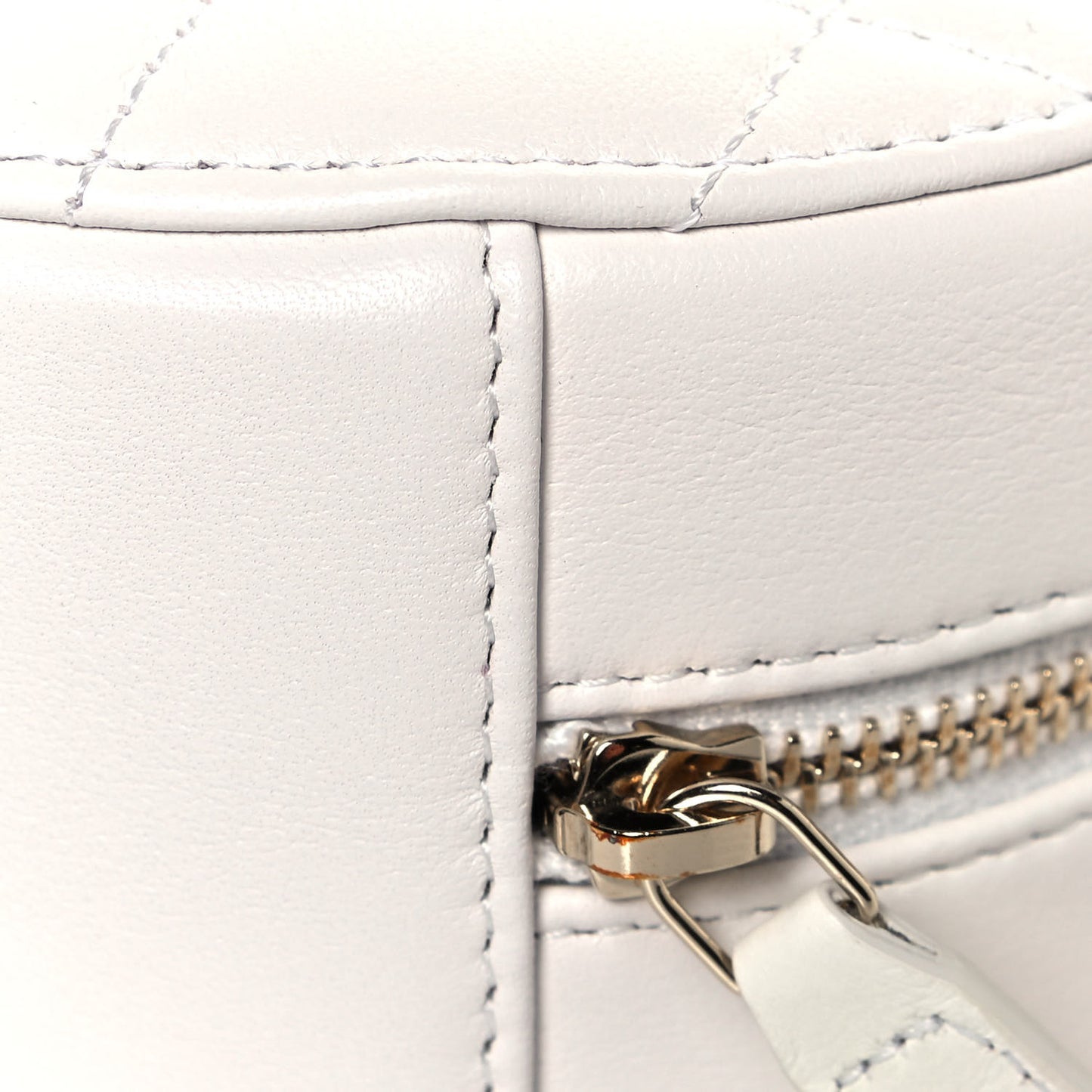 Calfskin Quilted About Pearls Round Clutch With Chain White