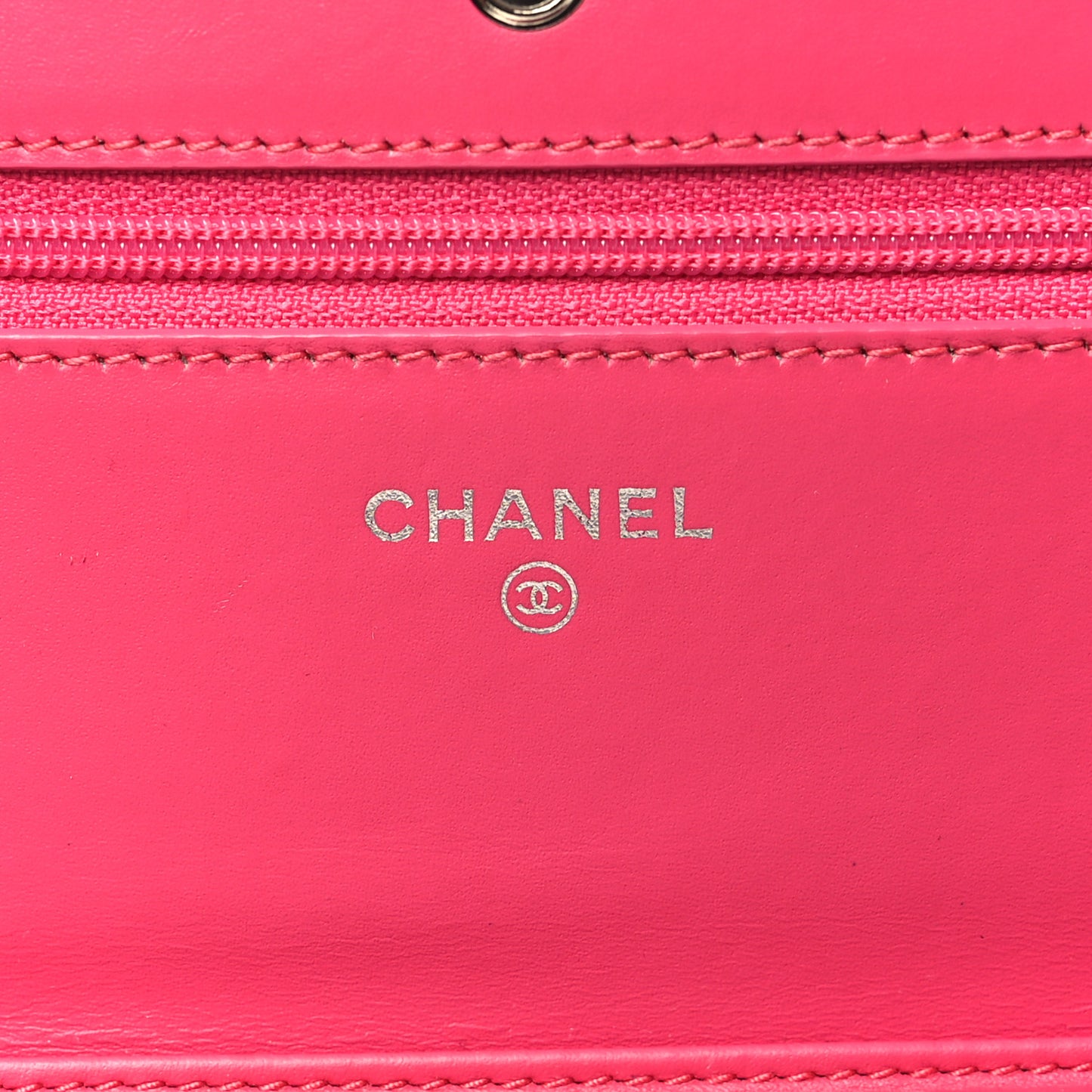 Patent Quilted Wallet On Chain WOC Fuchsia