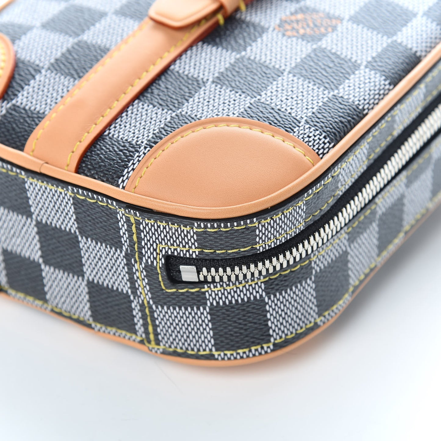 Damier Colors Valisette Verticale