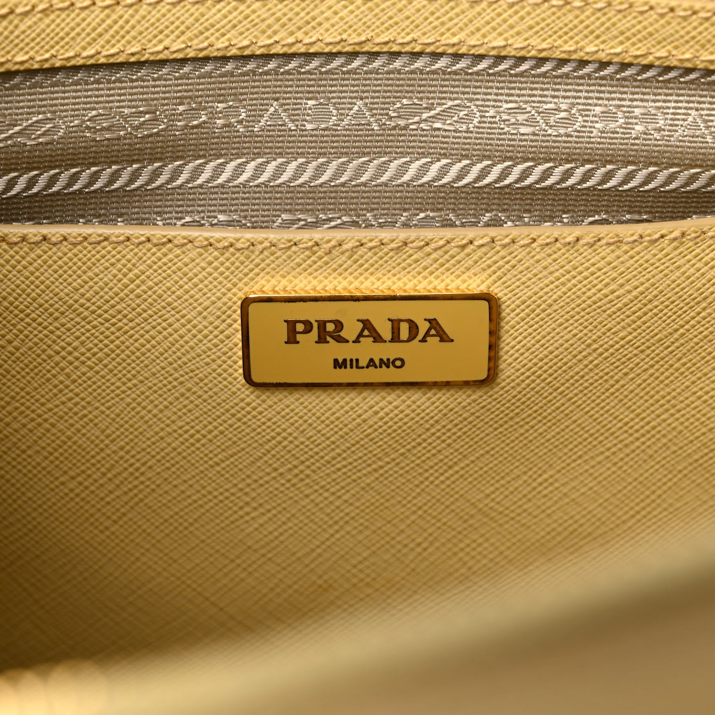 Saffiano Medium Galleria Double Zip Tote Ginestra