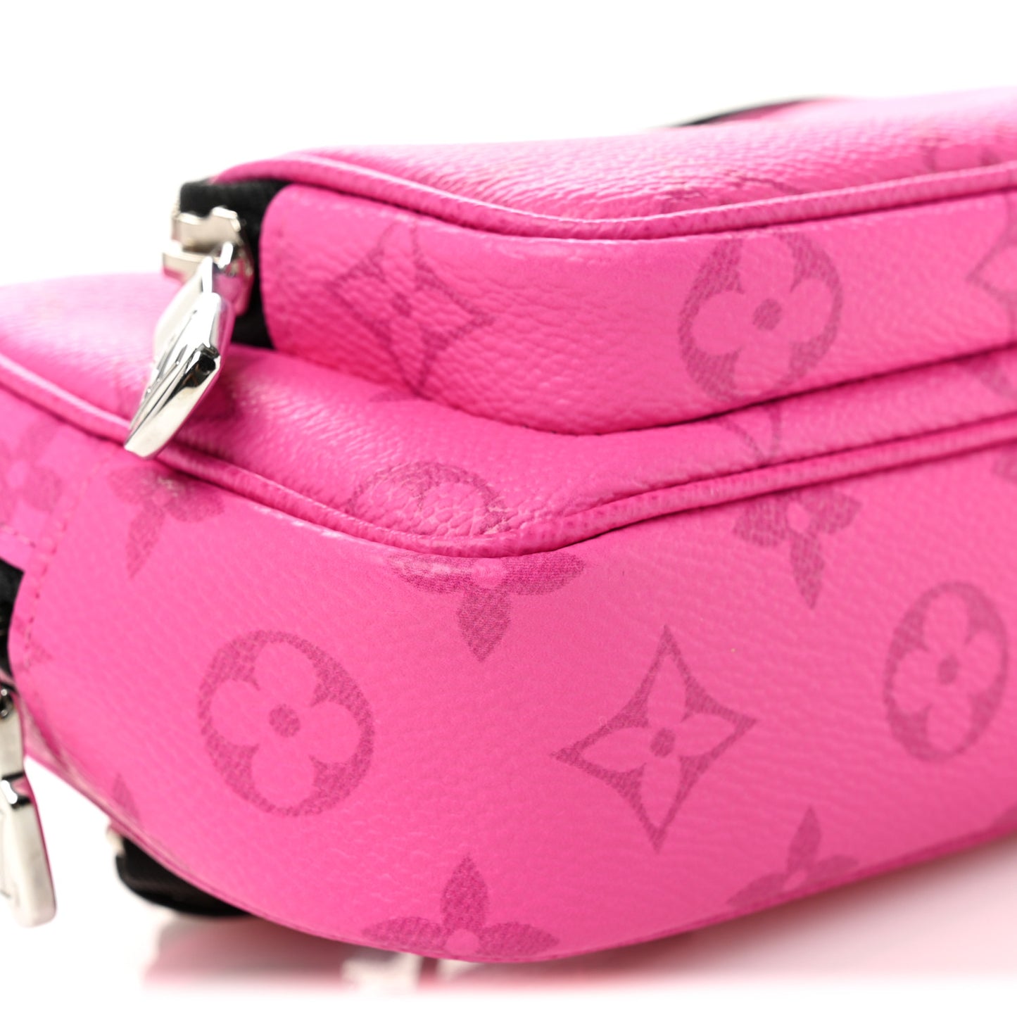 Taigarama Outdoor Pouch Fuchsia