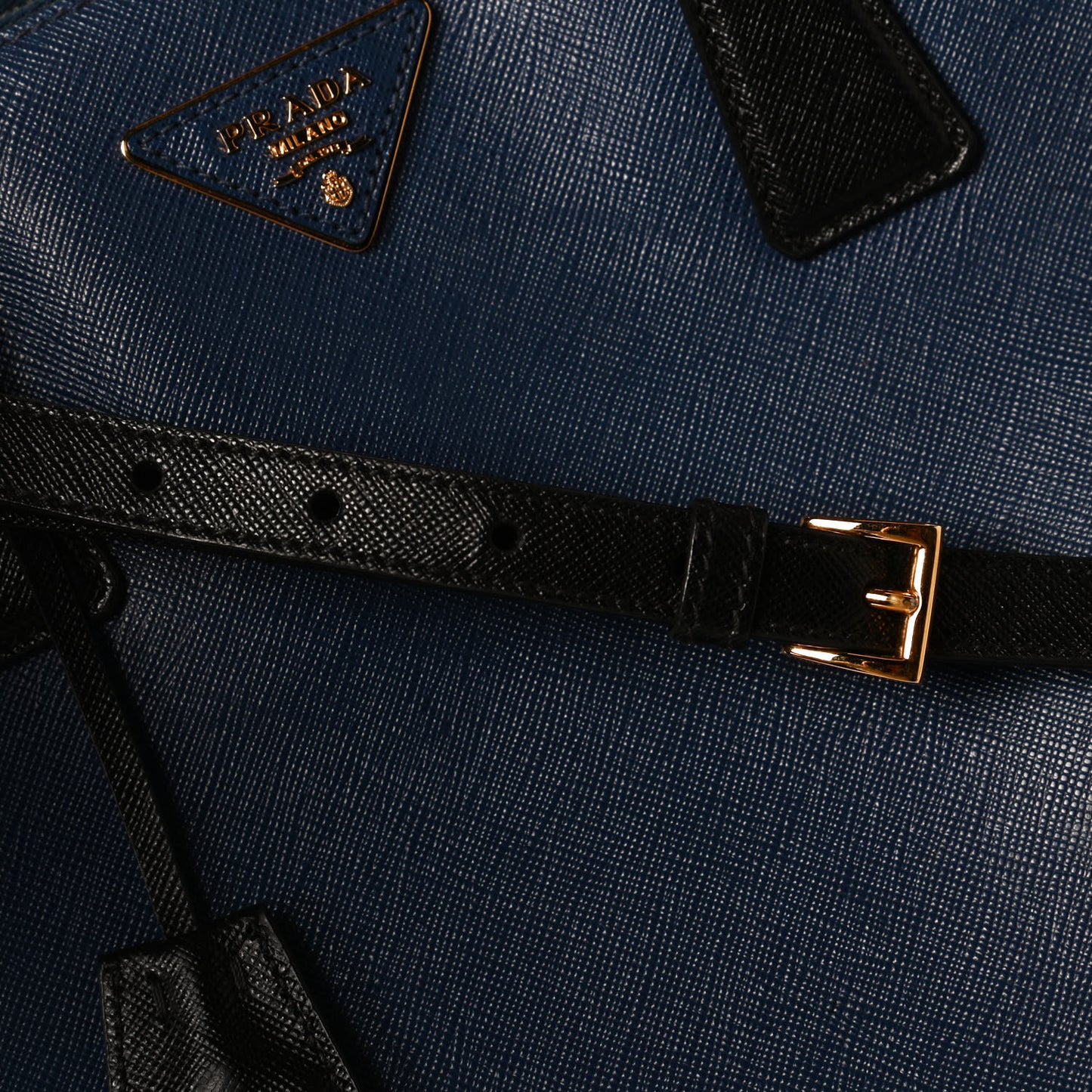 Saffiano Lux Bi-Color Medium Galleria Double Zip Tote Bluette Black