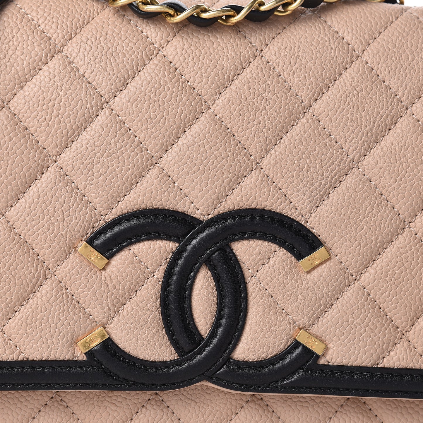 Caviar Quilted Medium CC Filigree Flap Beige Black