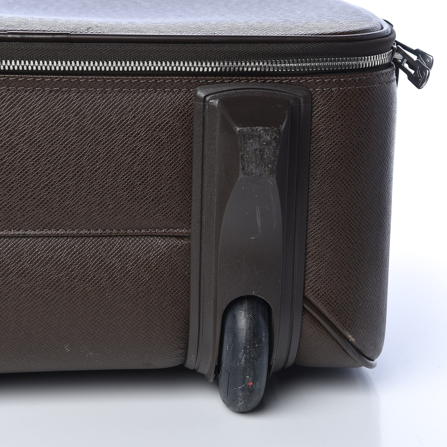 Louis Vuitton Taiga Pegase 55 Grizzli 12 of 21