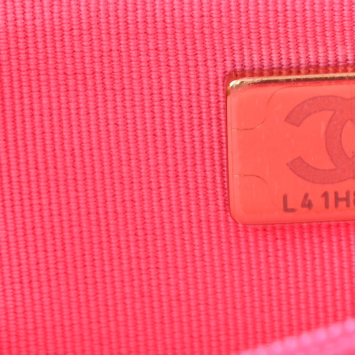 Caviar Quilted Wallet On Chain WOC Fuchsia