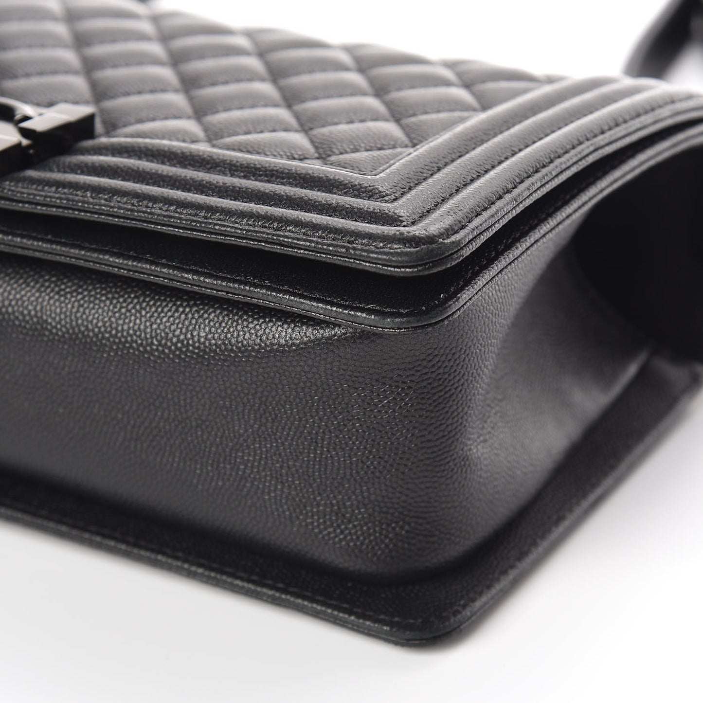 Caviar Quilted Medium Boy Flap So Black