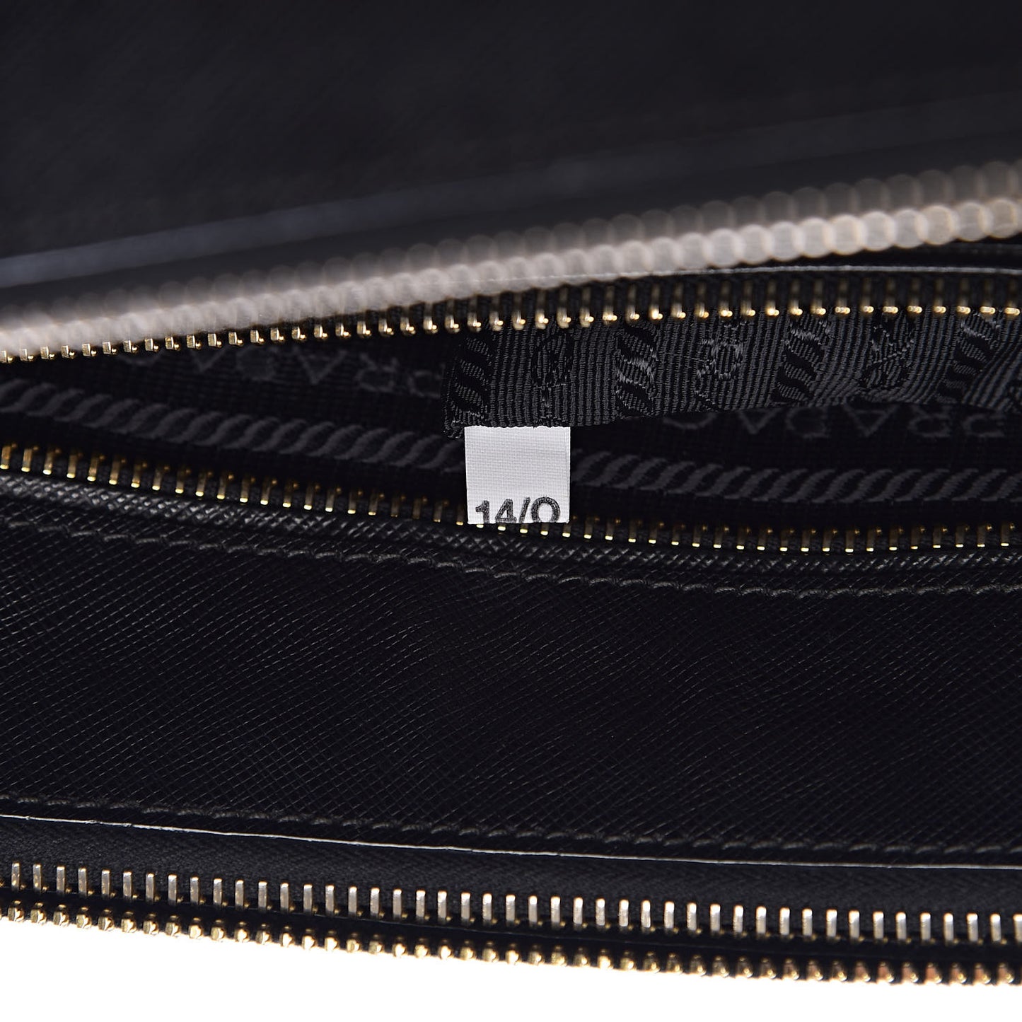 Saffiano Medium Galleria Double Zip Tote Black