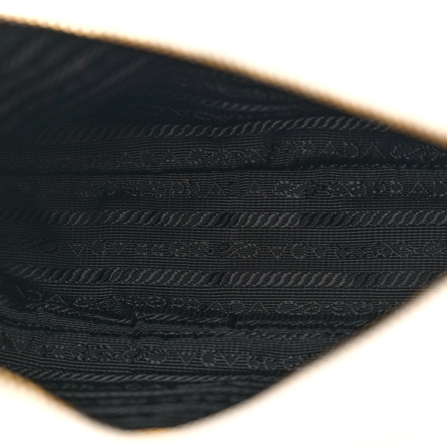 Prada Saffiano Re-Edition 2005 Shoulder Bag White 5 of 12