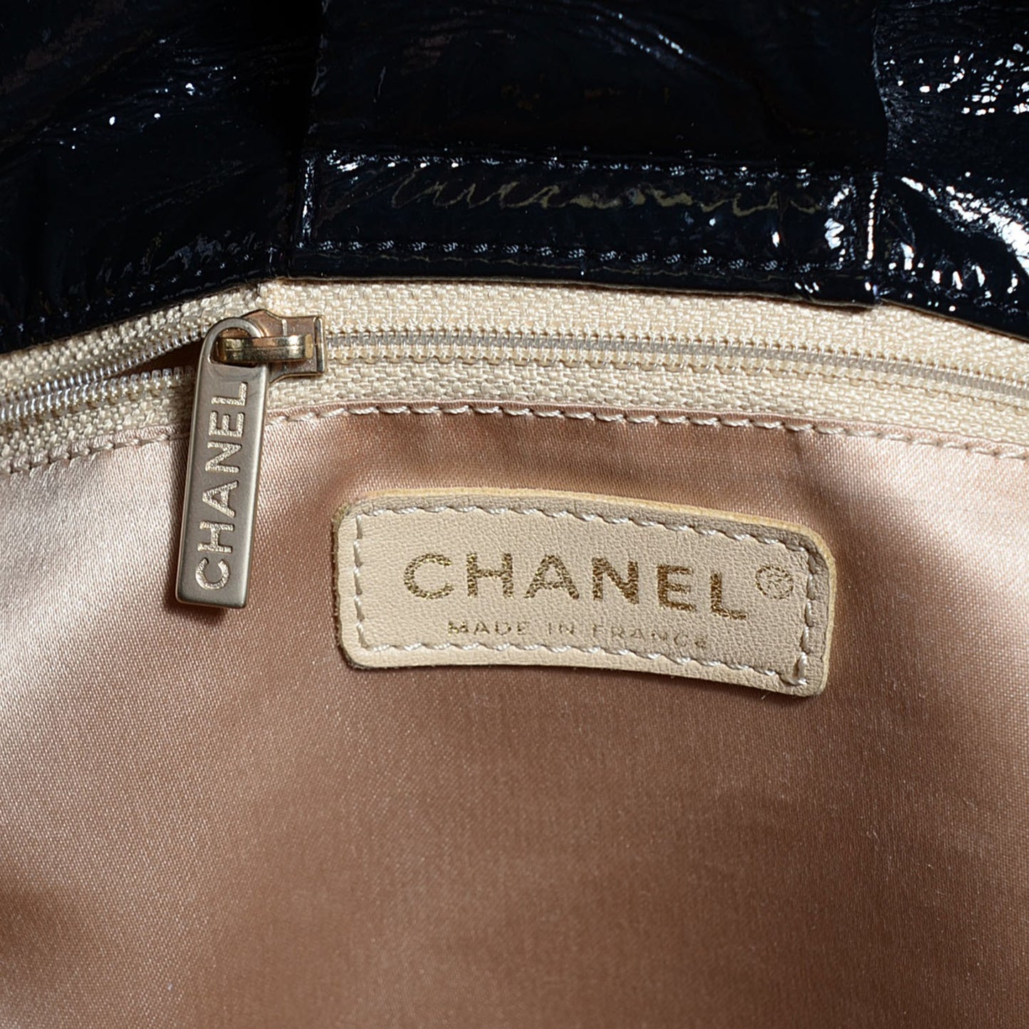 Vinyl Rock and Chain XL Flap Black