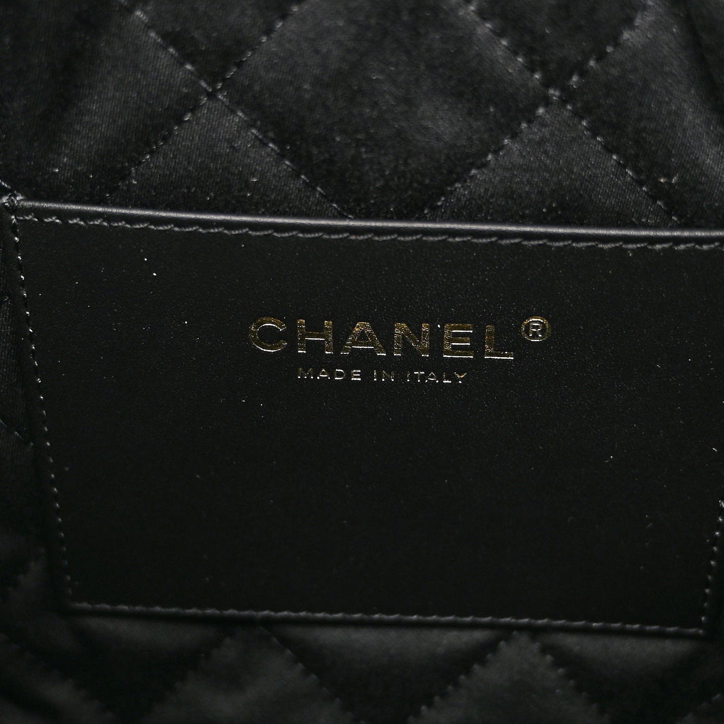 Shiny Caviar Quilted Monochrome Mini Chanel 22 Black