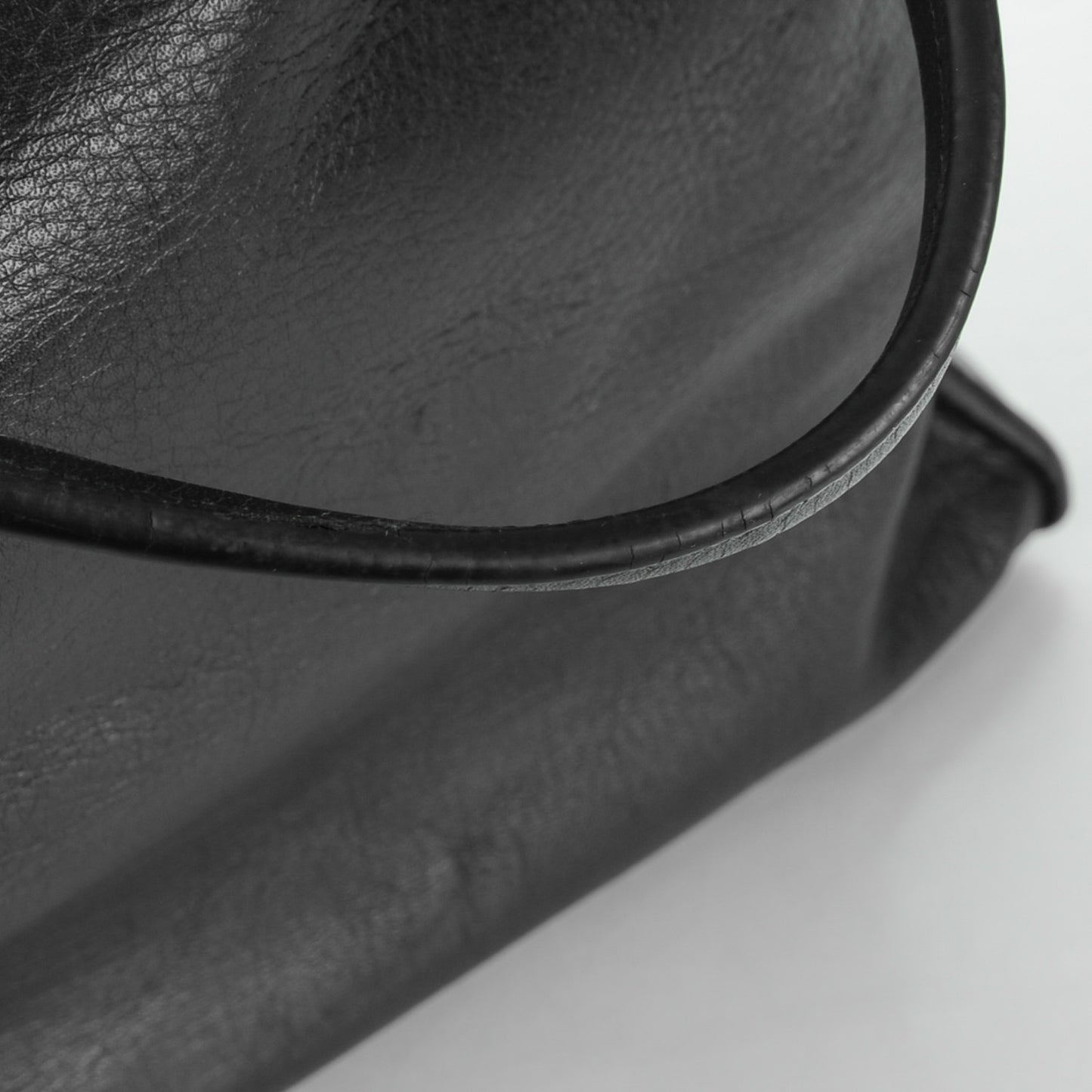 Supple Calfskin Papier A4 Tote Black