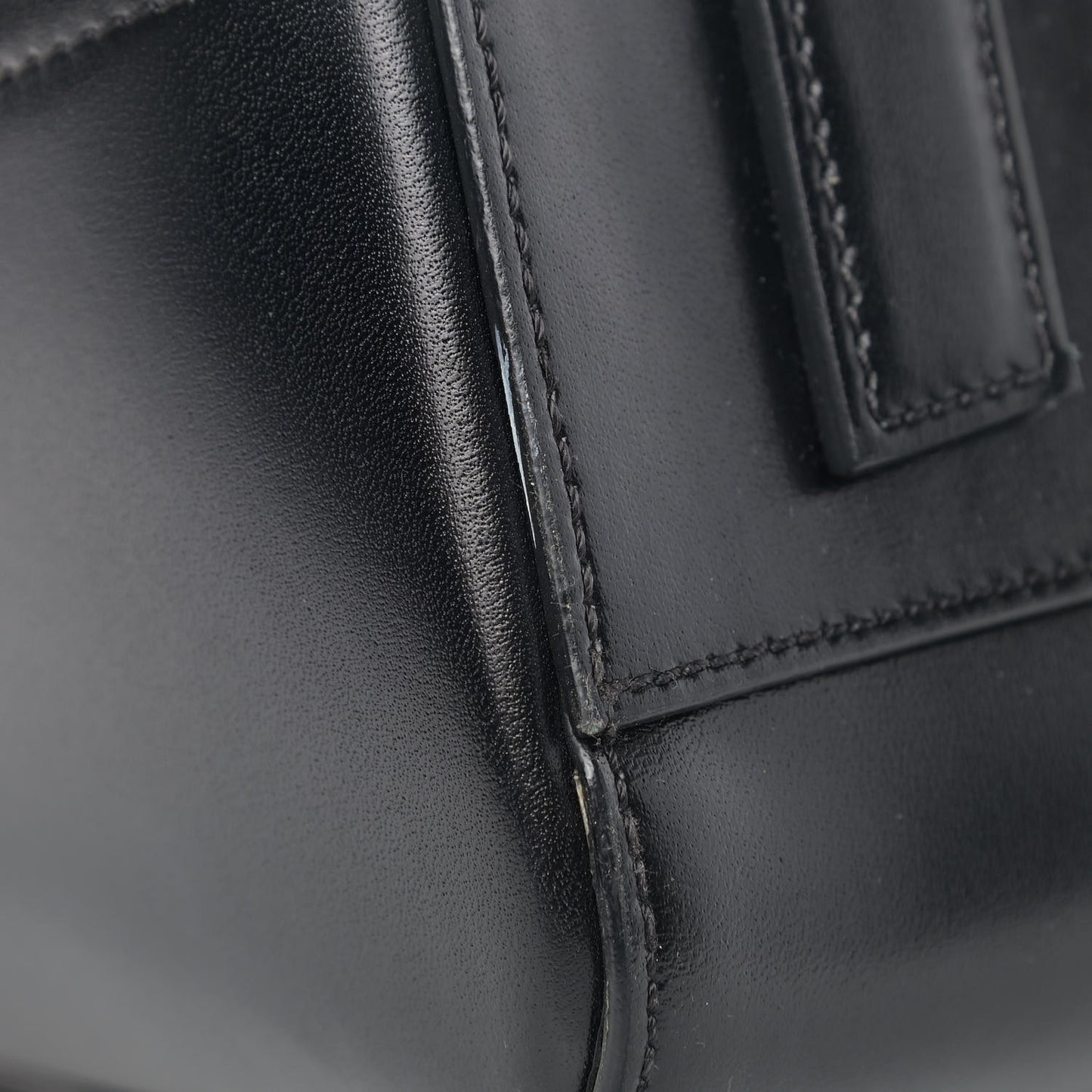 Shiny Lord Calfskin Medium Antigona Black
