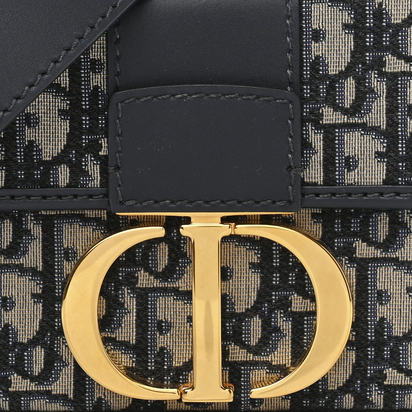 Oblique 30 Montaigne Box Bag Blue