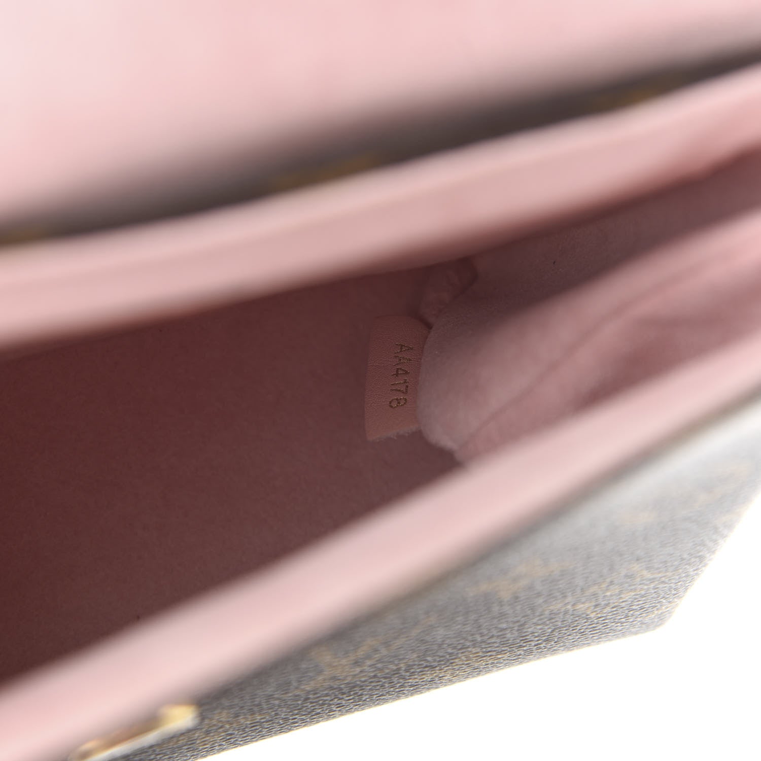 Louis Vuitton Monogram Locky BB Rose Poudre 9 of 11