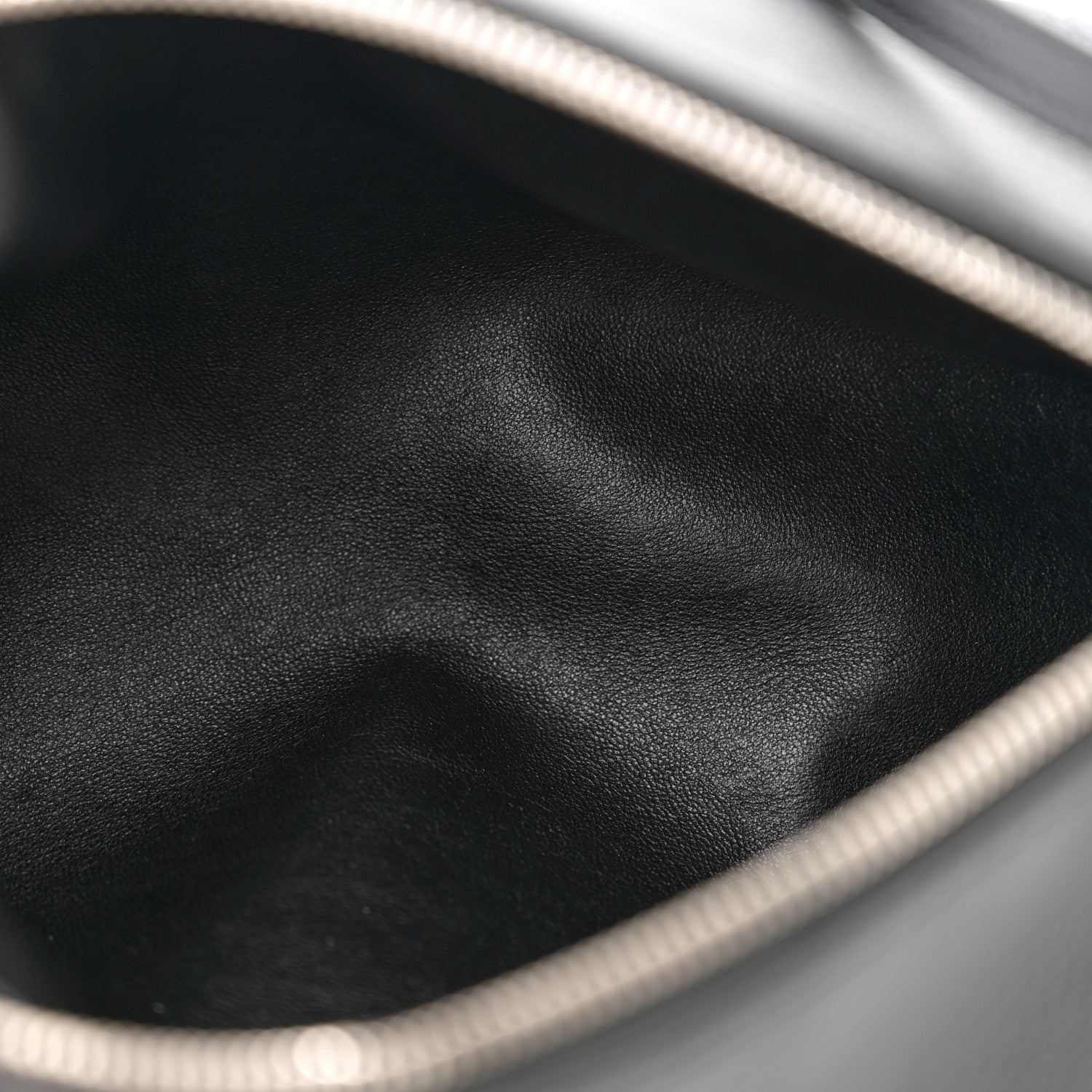 The Row Grained Calfskin 90's Bag Black 5 of 9