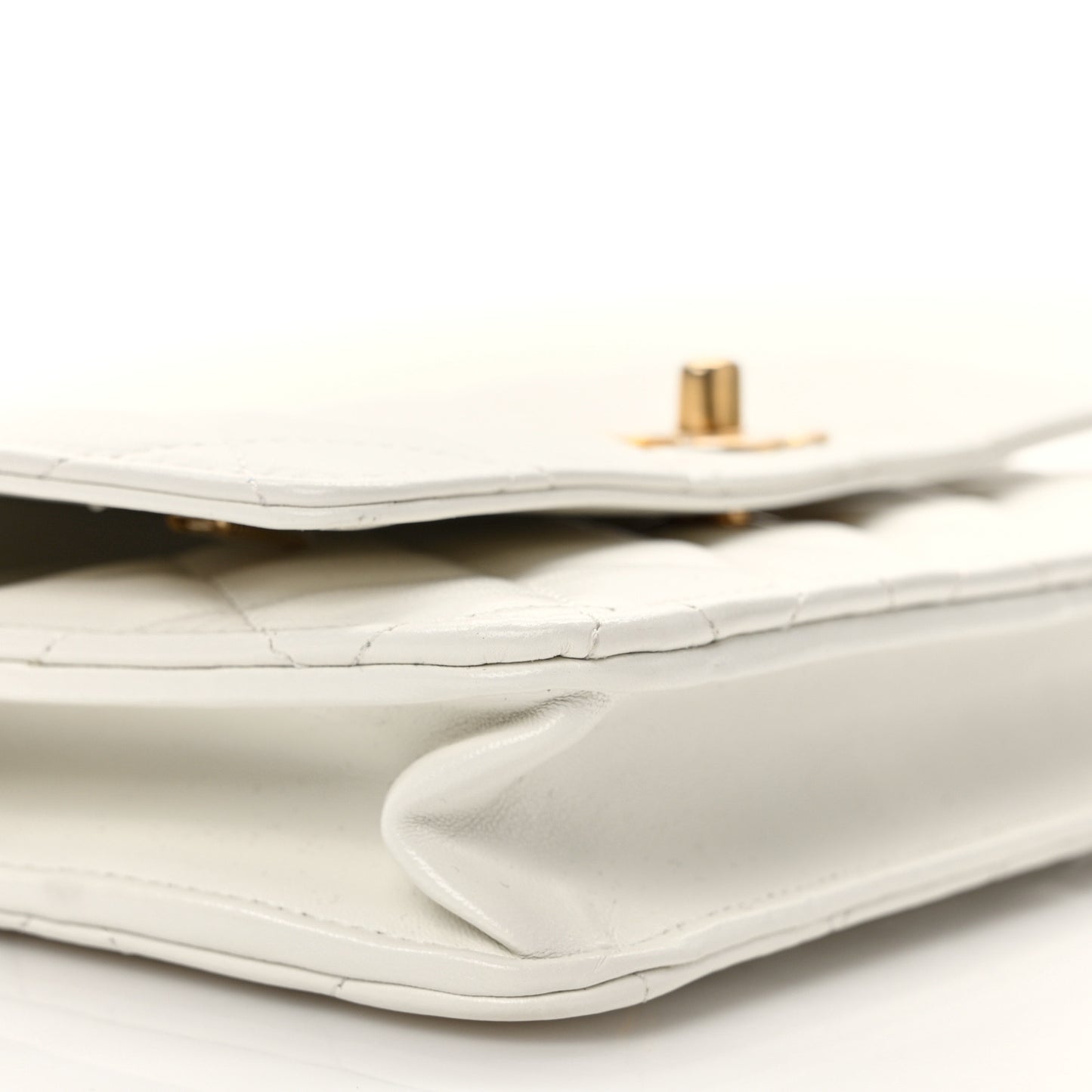 Lambskin Quilted Pearl Wallet On Chain WOC White