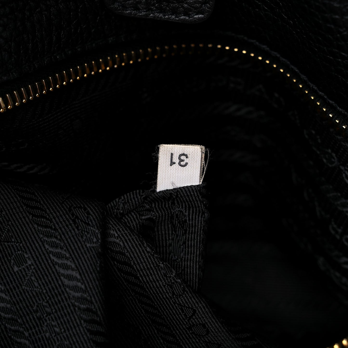 Vitello Daino Shoulder Bag Black