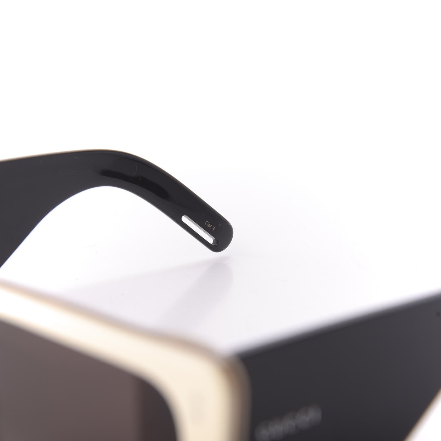 Gucci Acetate Rectangular Flap GG0543S Sunglasses White Black 6 of 10