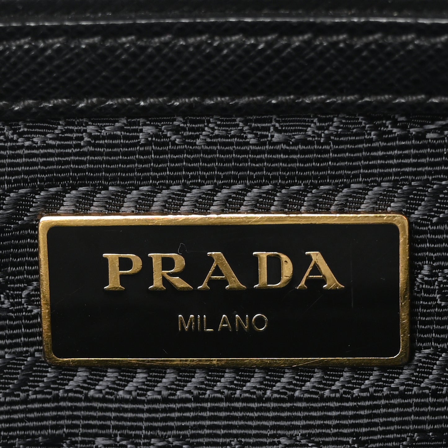 Saffiano Medium Galleria Double Zip Tote Black