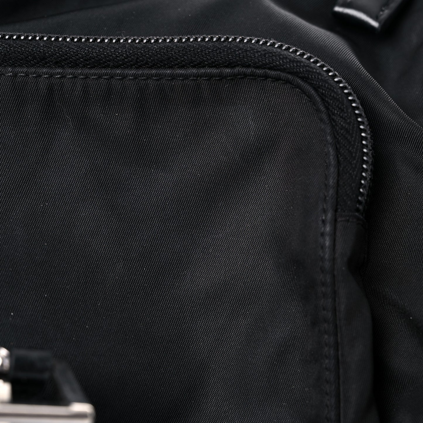 Nylon Vela Messenger Black