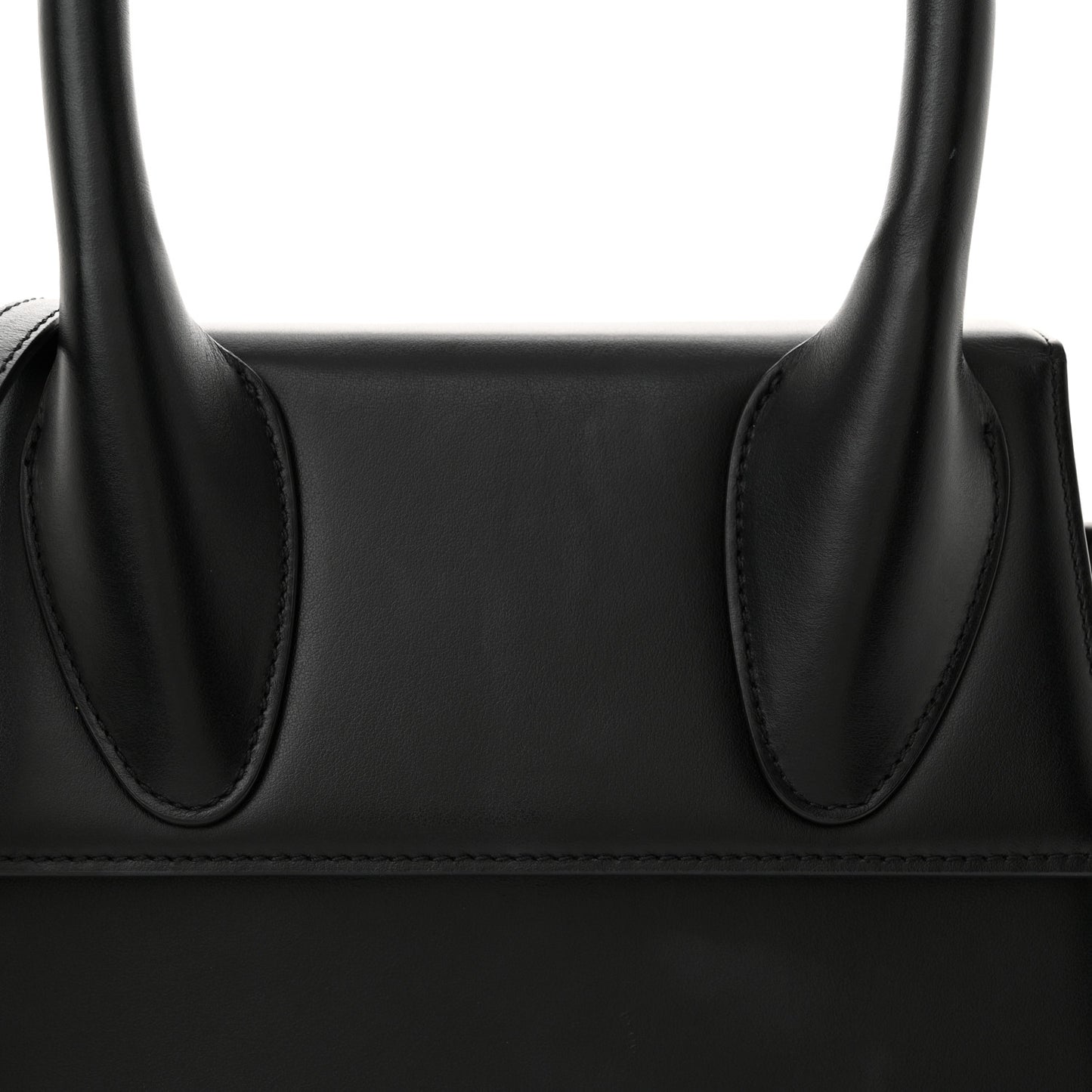 Smooth Calfskin Le Chiquito Moyen Black