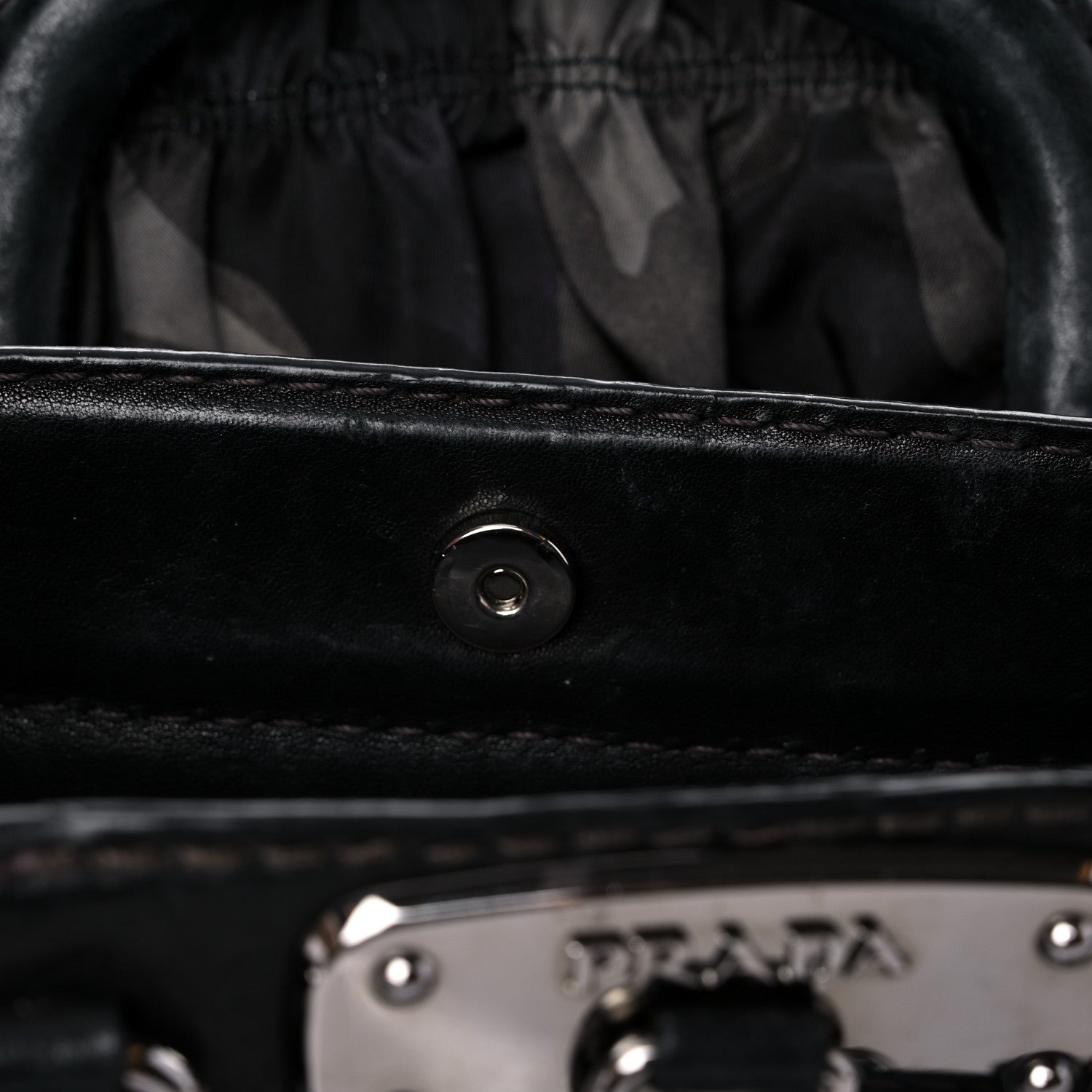 Prada Tessuto Nylon Gaufre Camouflage Tote Fumo 23 of 26