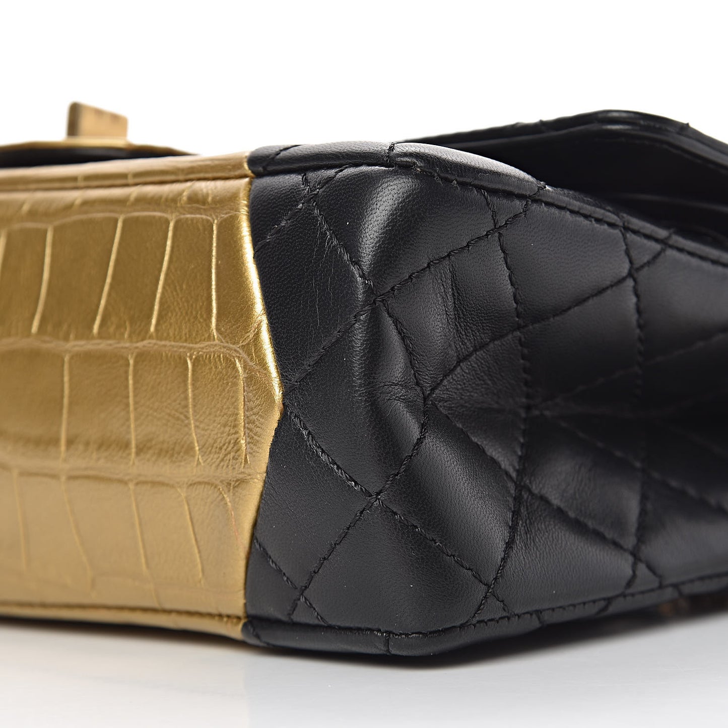 Lambskin Metallic Calfskin Crocodile Embossed 2.55 Cocodile Reissue 225 Flap Black Gold