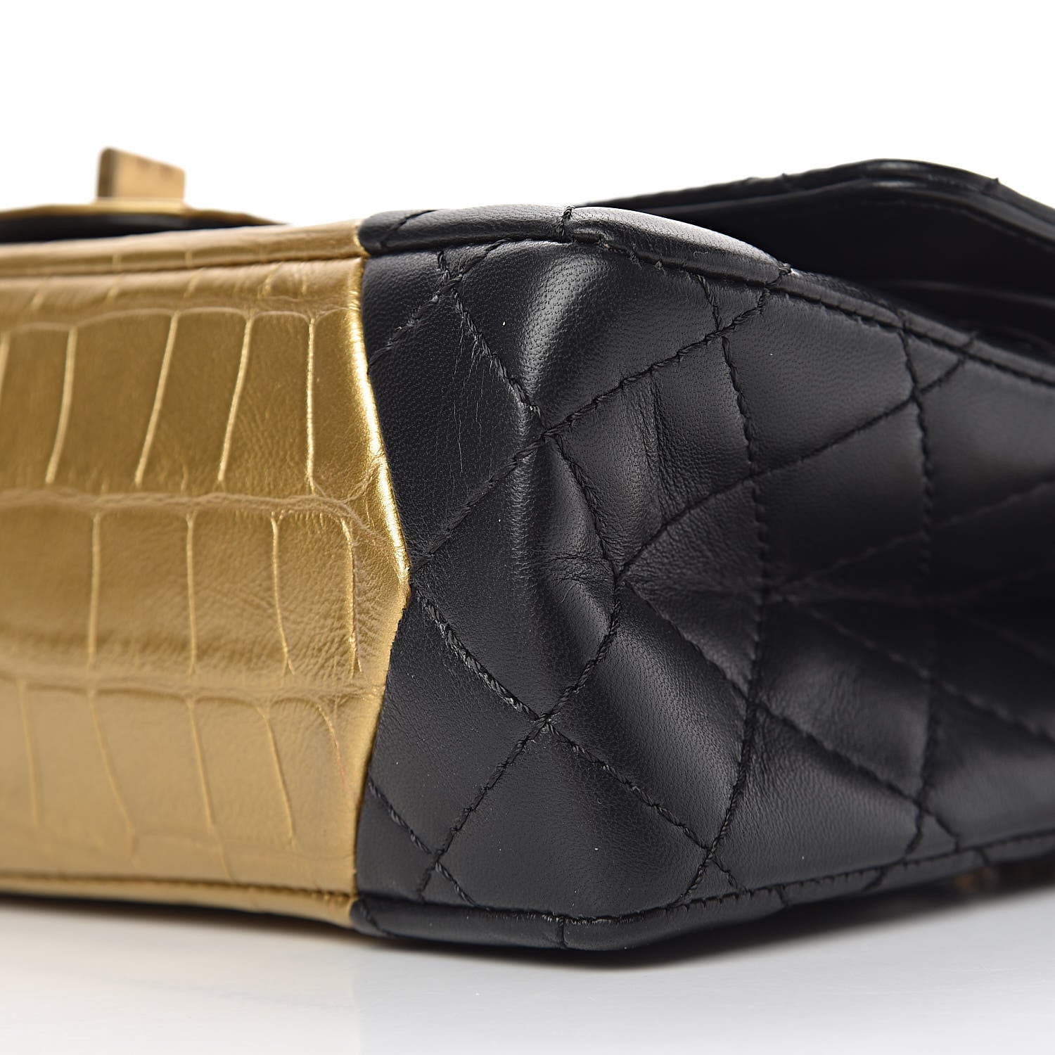 Chanel Lambskin Metallic Calfskin Crocodile Embossed 2.55 Cocodile Reissue 225 Flap Black Gold 11 of 11