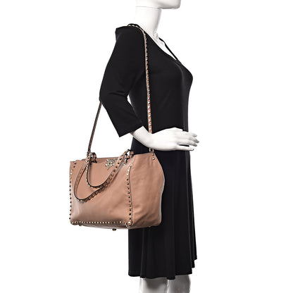 Valentino Garavani Vitello Medium Rockstud Tote Soft Noisette 2 of 12