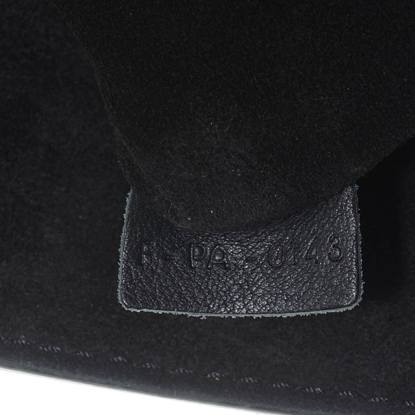 Supple Calfskin Medium Phantom Luggage Black