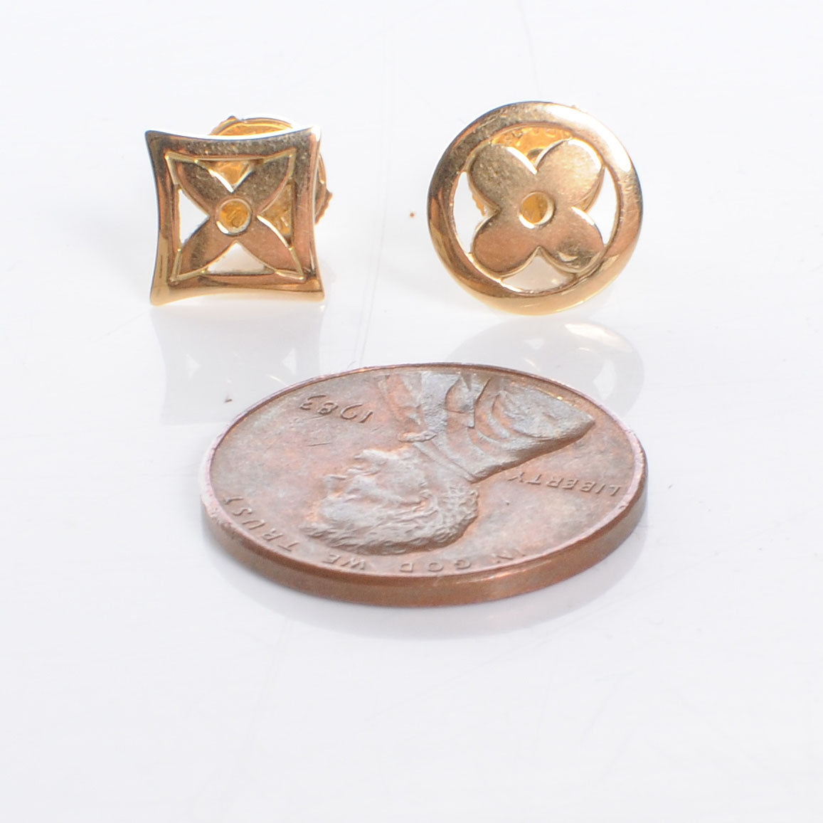 Louis Vuitton 18k Gold Monogram Resille Ear Studs Earrings 3 of 5