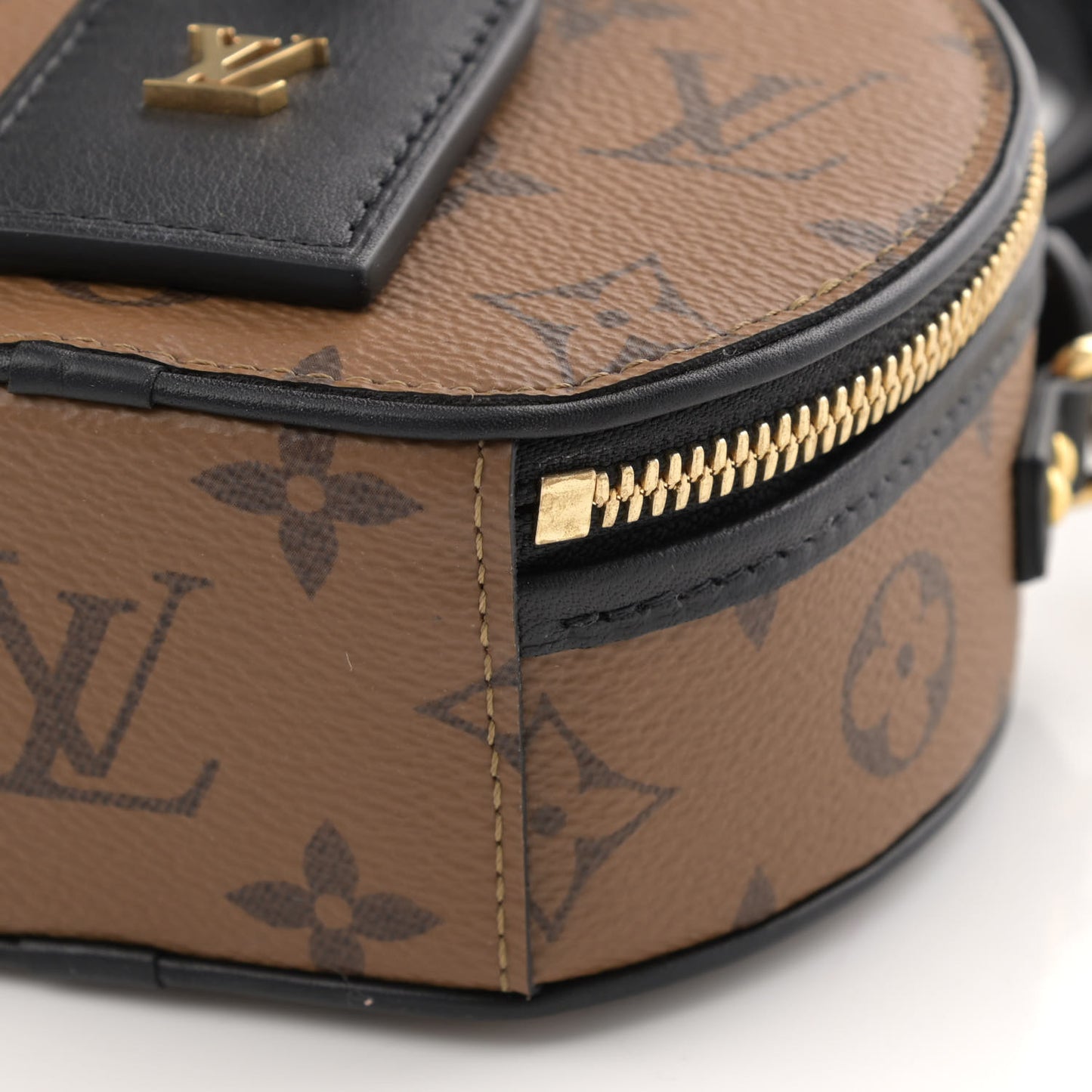Reverse Monogram Mini Boite Chapeau