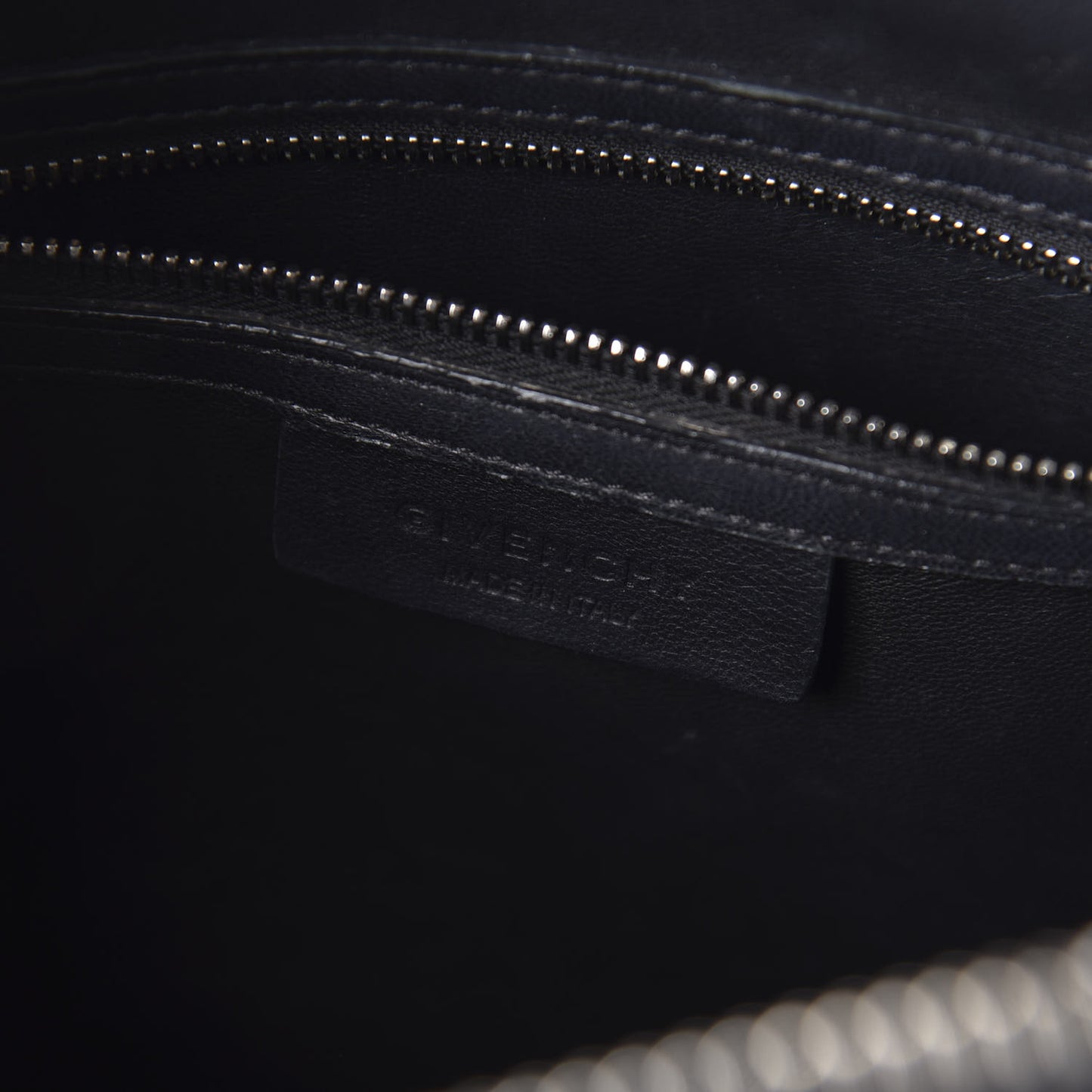 Calfskin Pirarucu Medium Antigona Black
