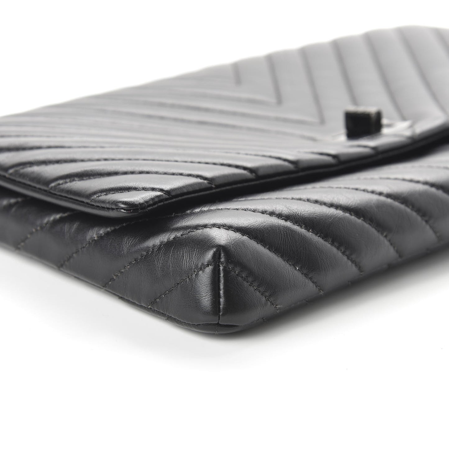 Aged Calfskin Chevron Quilted Reissue 2.55 Clutch So Black