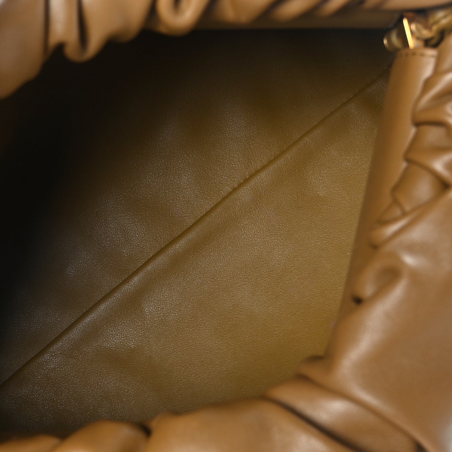 Calfskin The Pouch Chain Cammello