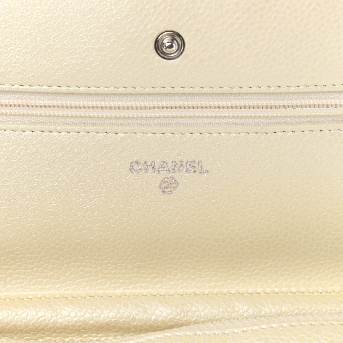 Iridescent Caviar Quilted Wallet On Chain WOC Ivory