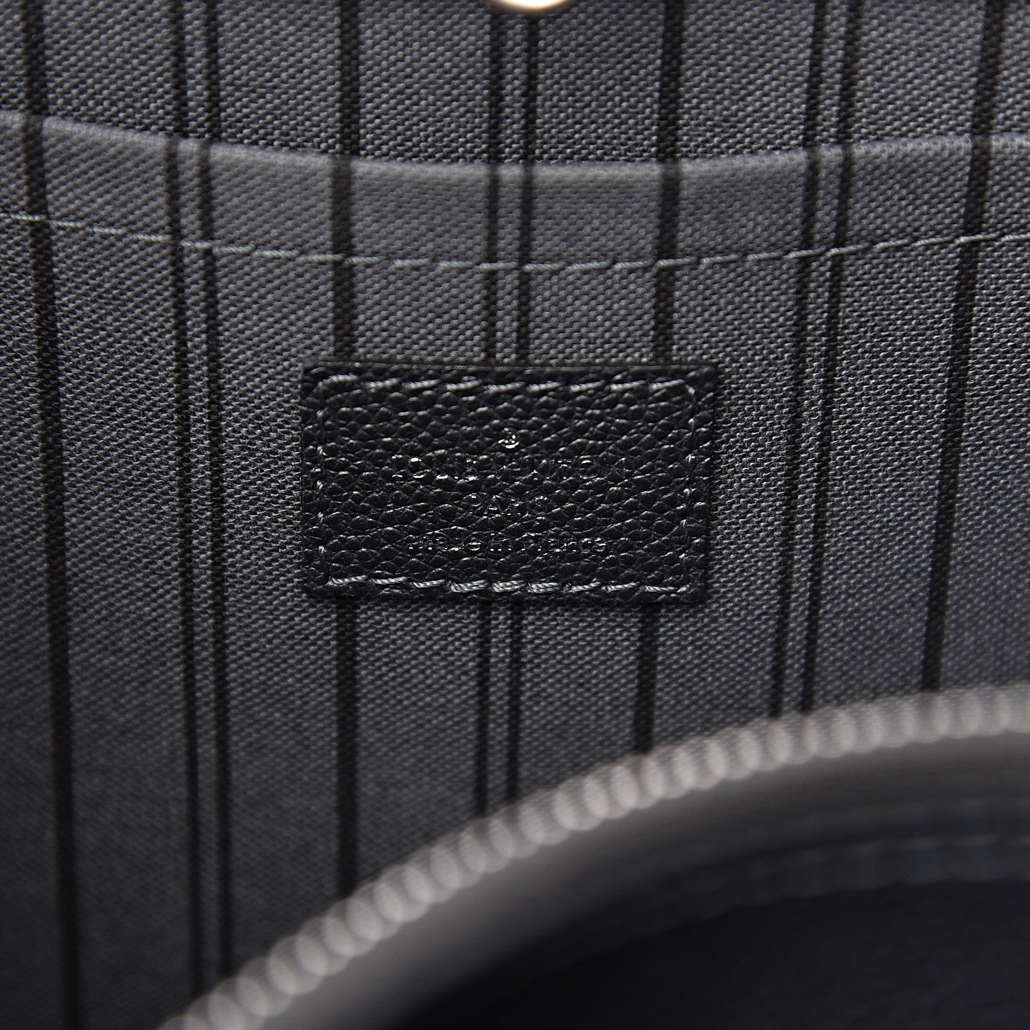 Louis Vuitton Empreinte Studded Montaigne MM Platine 6 of 9