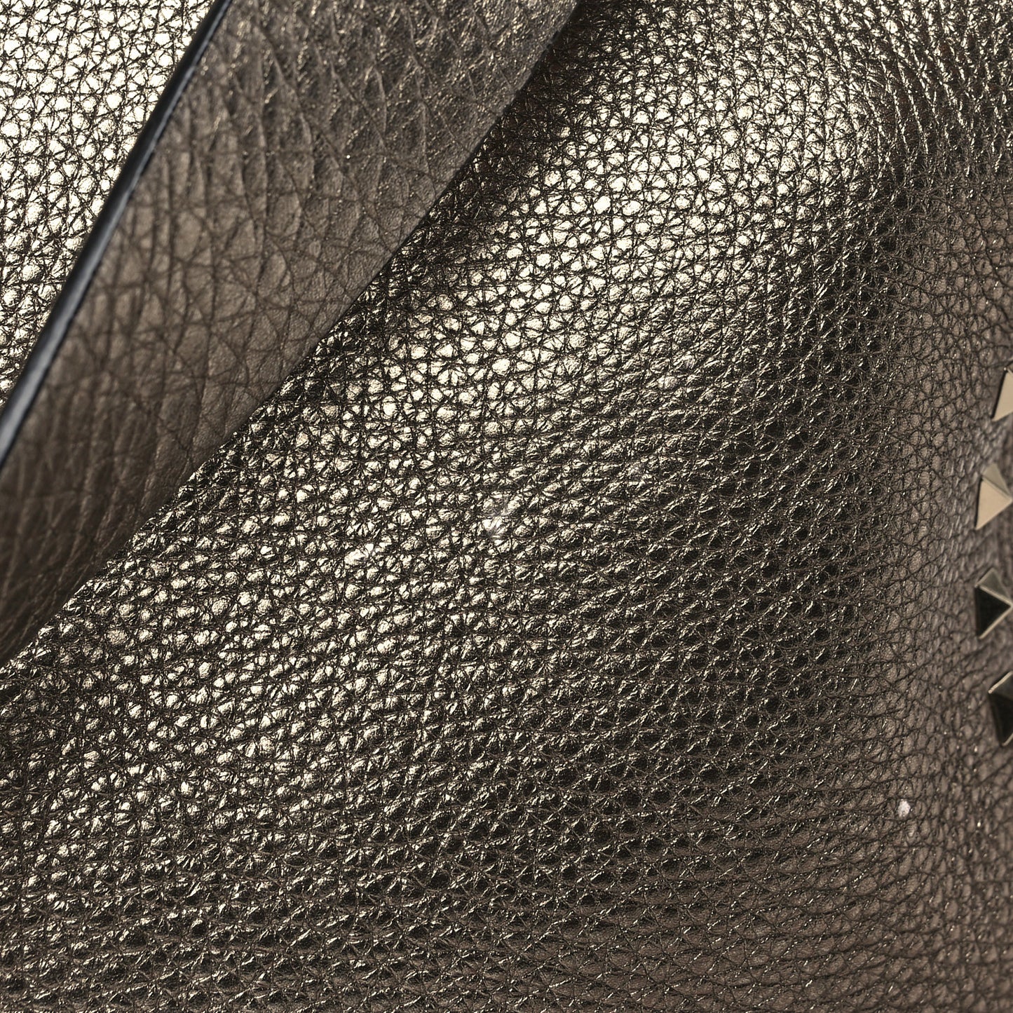 Metallic Pebbled Calfskin Large Rockstud Flip-Lock Messenger Bag Sasso
