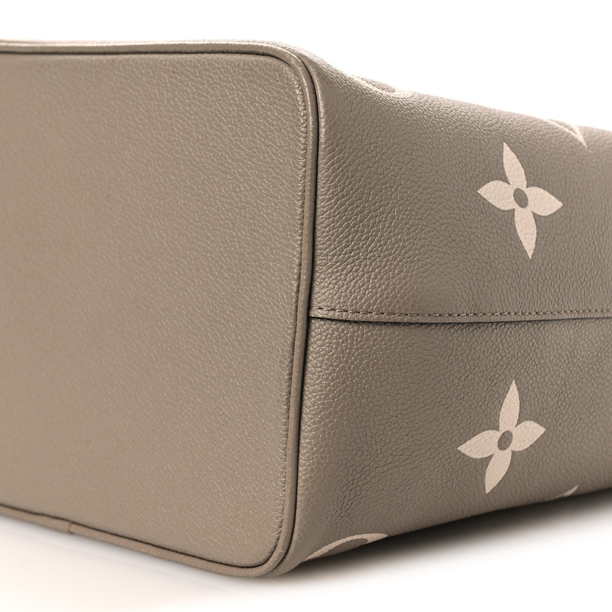 Louis Vuitton Empreinte Monogram Giant Neonoe MM Tourterelle Creme 10 of 11
